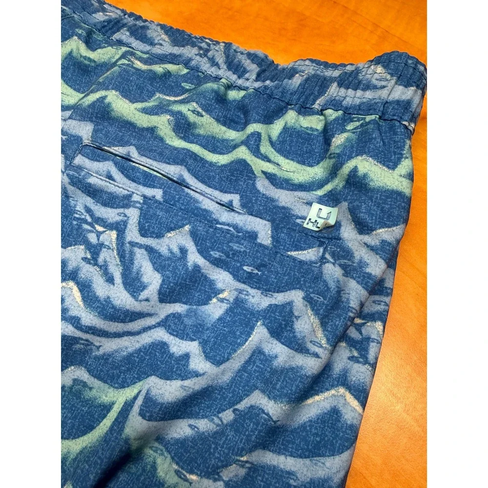 Huk Performance Fishing Shorts Mens XXL Blue Wave Print Board Trunks 6in Inseam